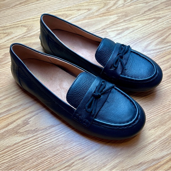 Vionic Shoes - Like New Vionic Taryn Black Leather Driving Loafer Moccasin size 9